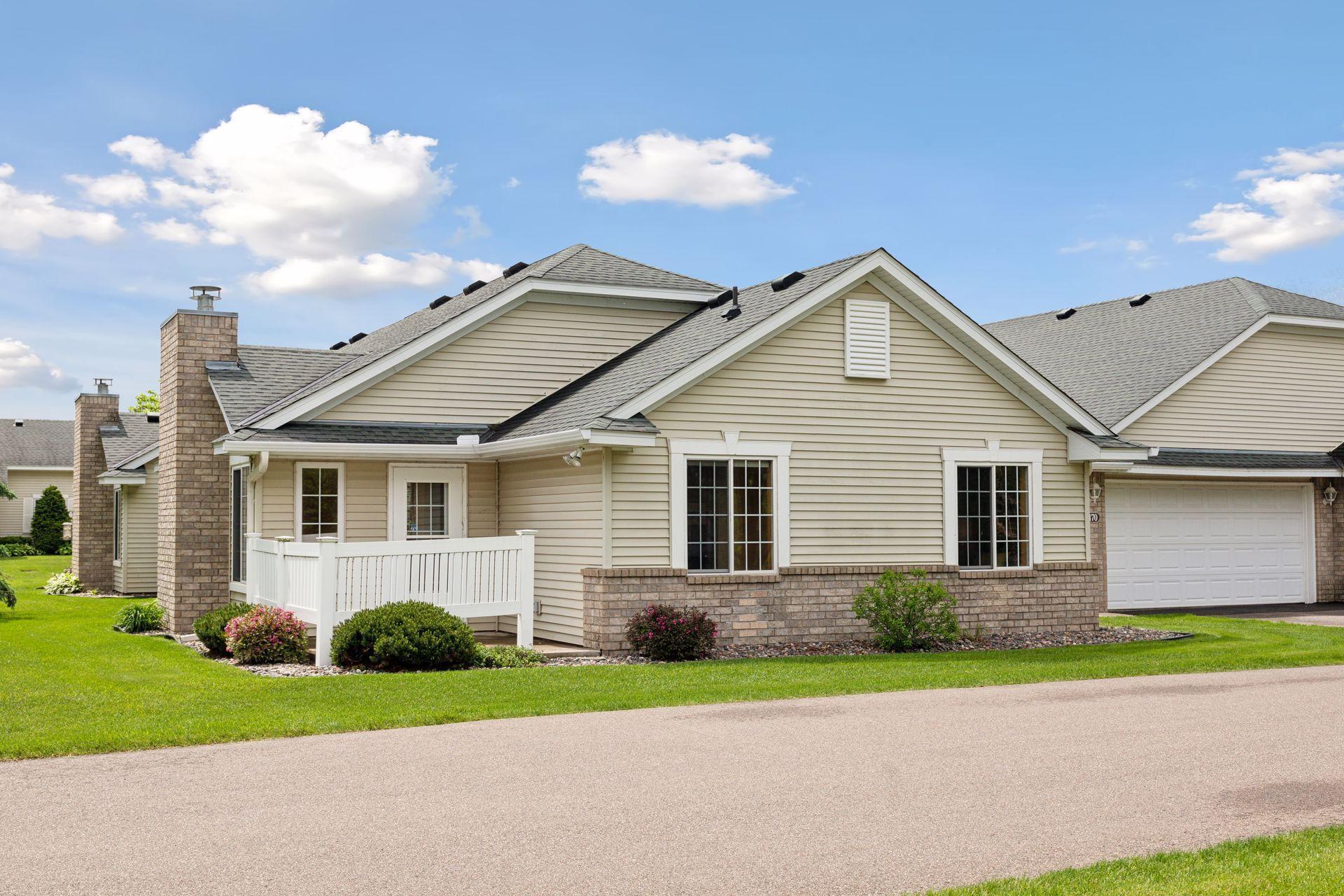 18470 Gladstone Boulevard N