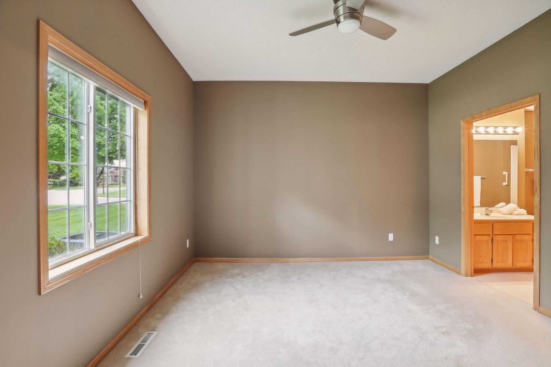 18470 Gladstone Boulevard N