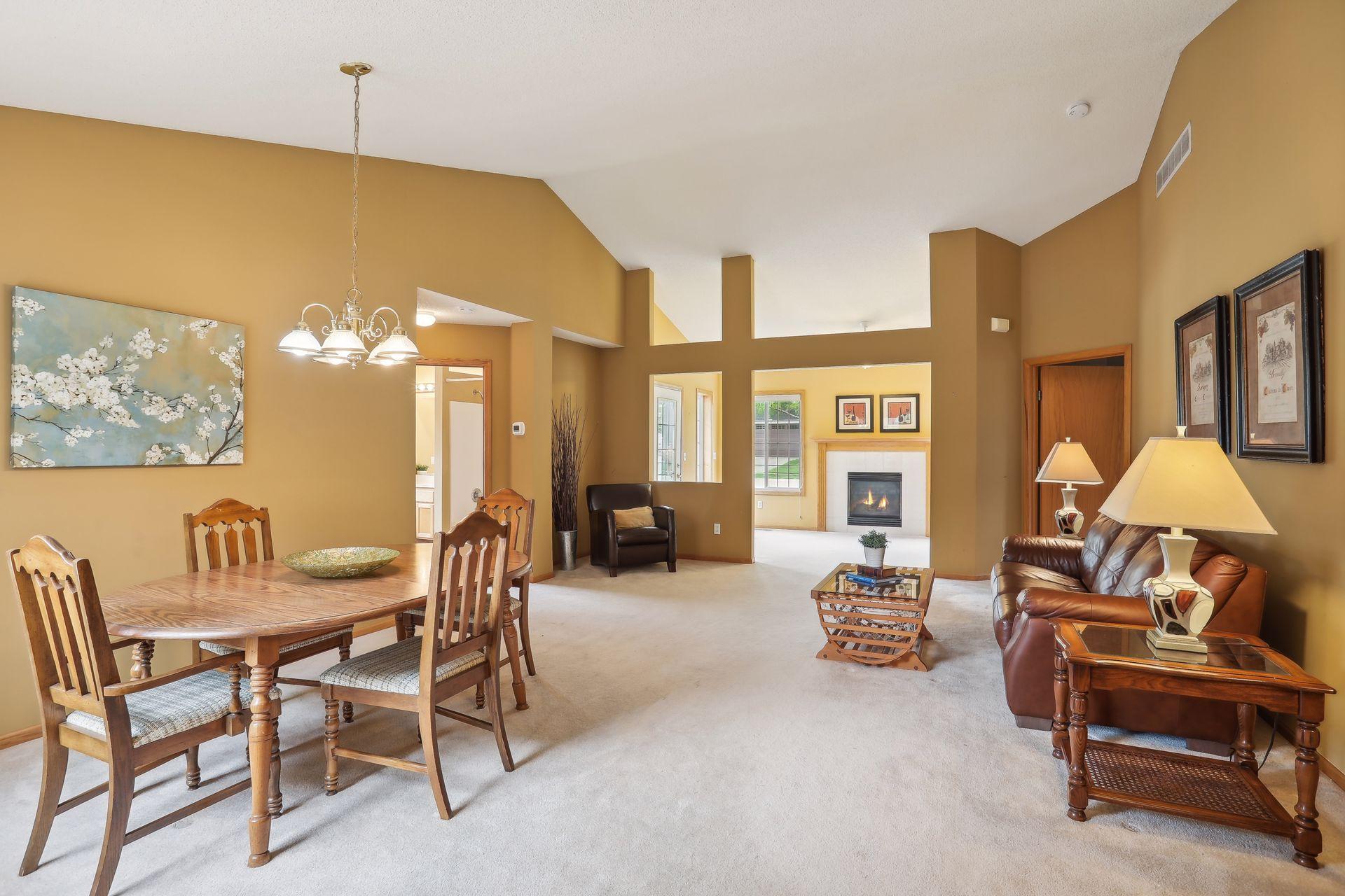 18470 Gladstone Boulevard N