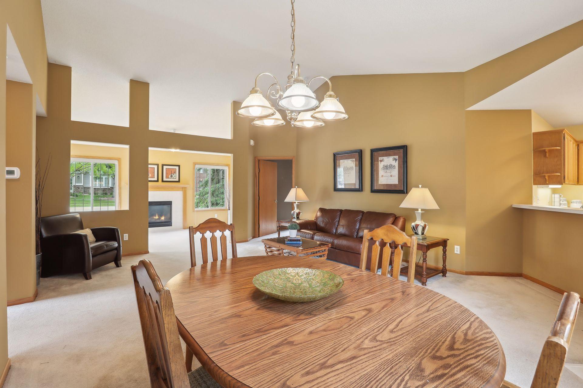 18470 Gladstone Boulevard N