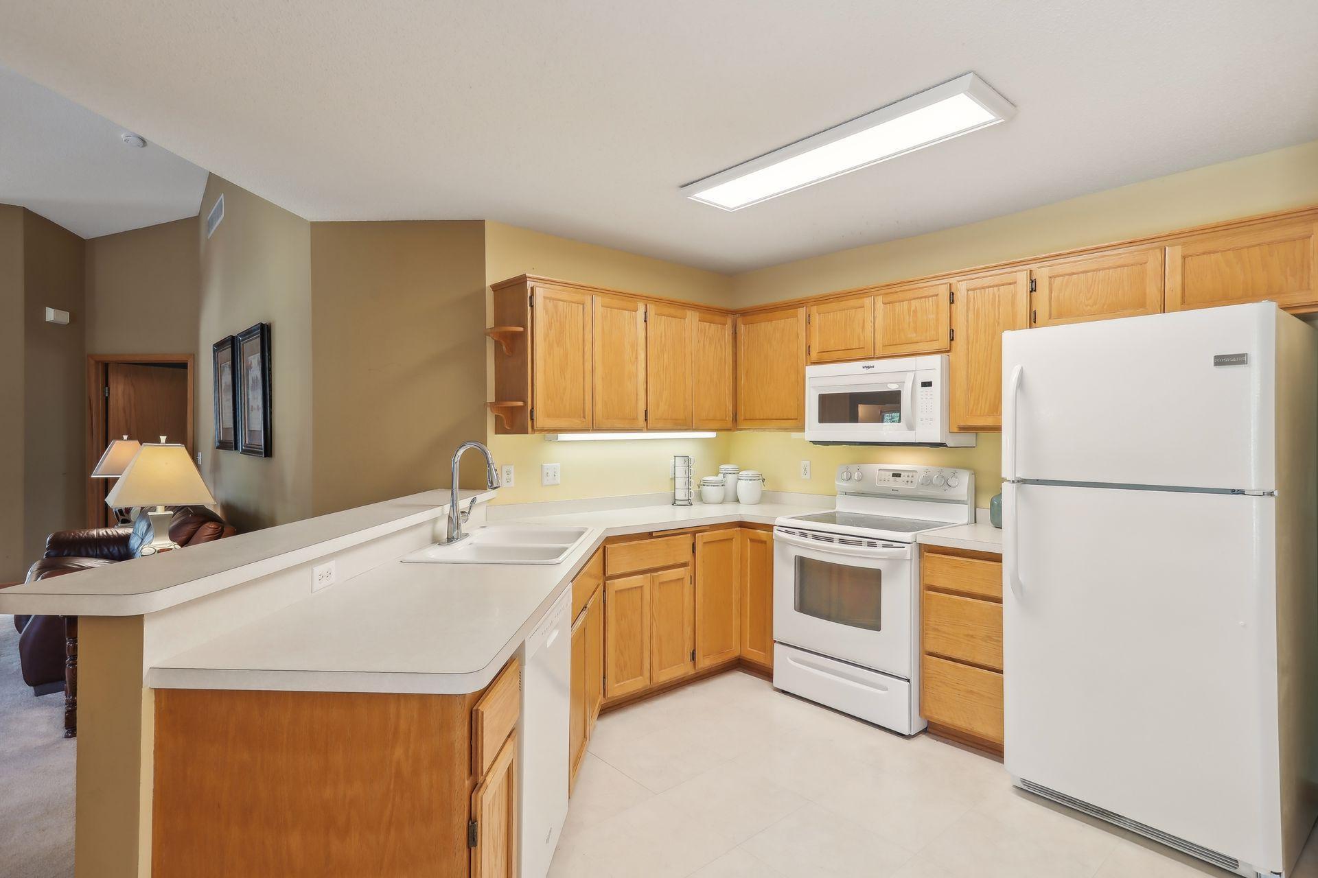 18470 Gladstone Boulevard N