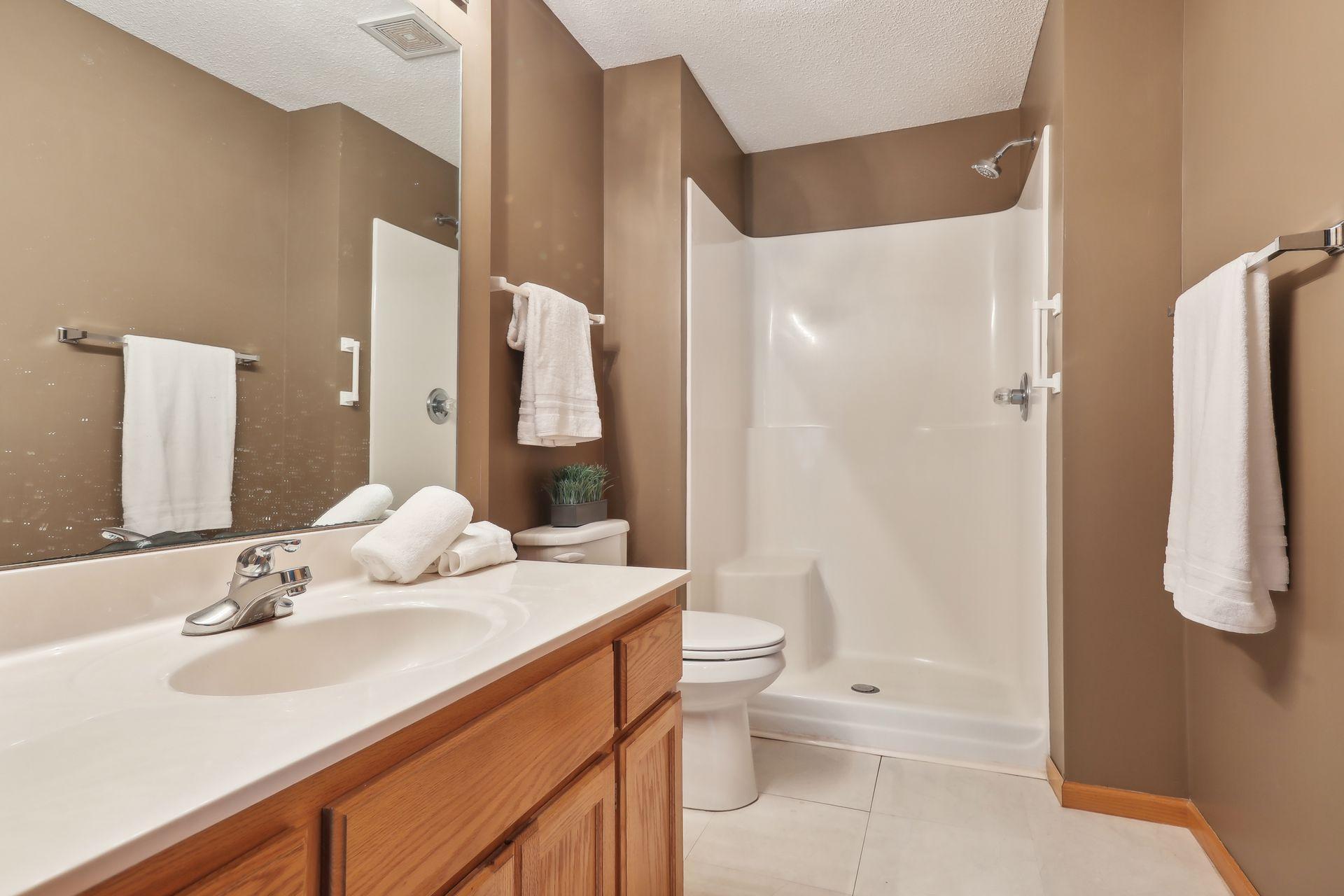 18470 Gladstone Boulevard N