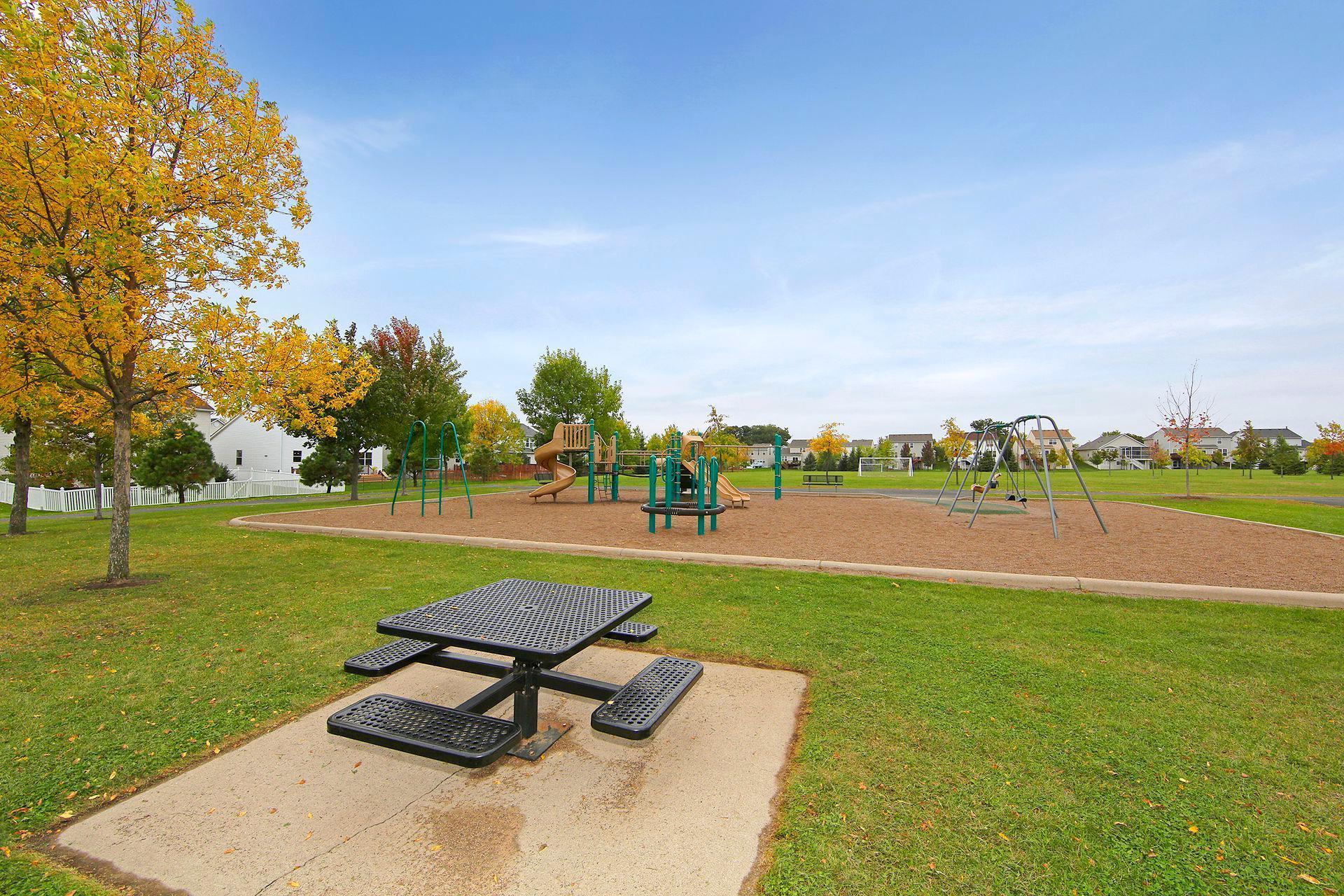 18470 Gladstone Boulevard N