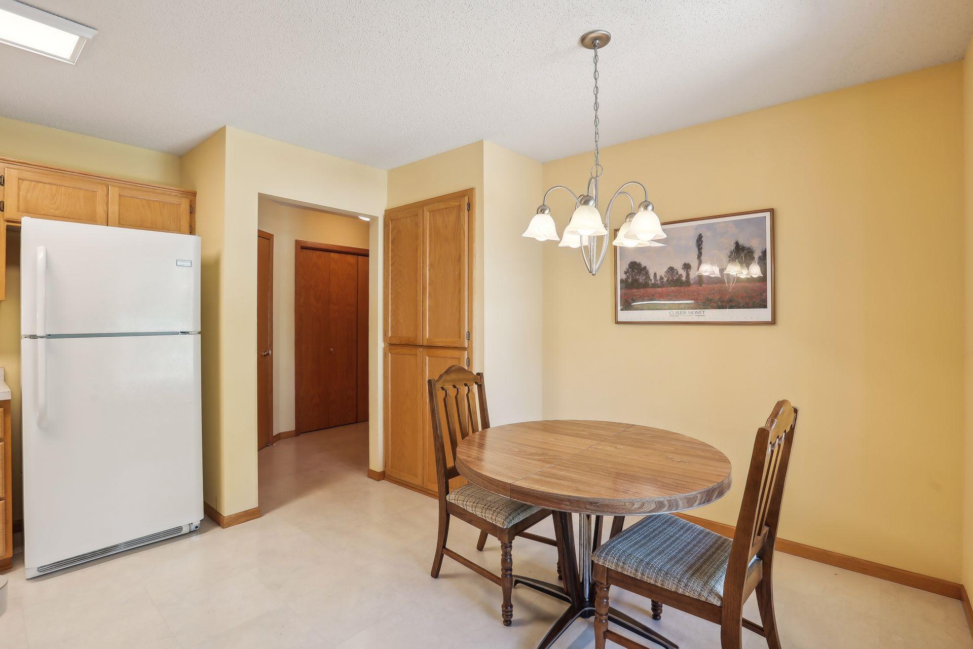 18470 Gladstone Boulevard N