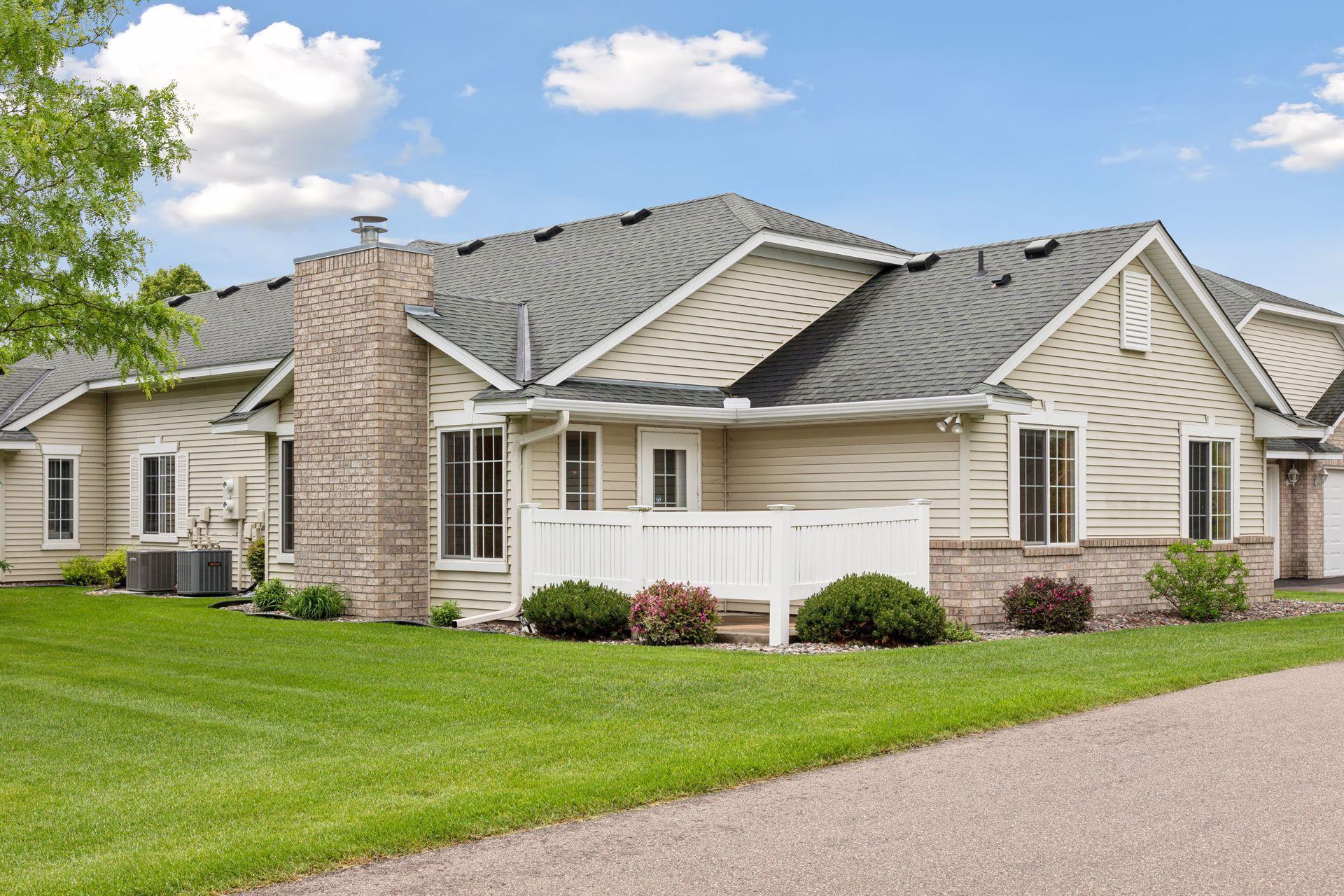 18470 Gladstone Boulevard N