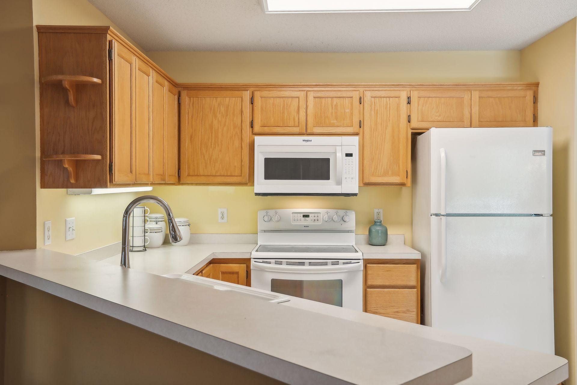 18470 Gladstone Boulevard N