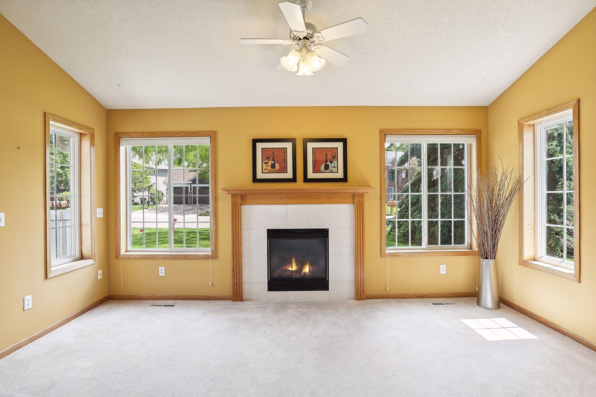 18470 Gladstone Boulevard N