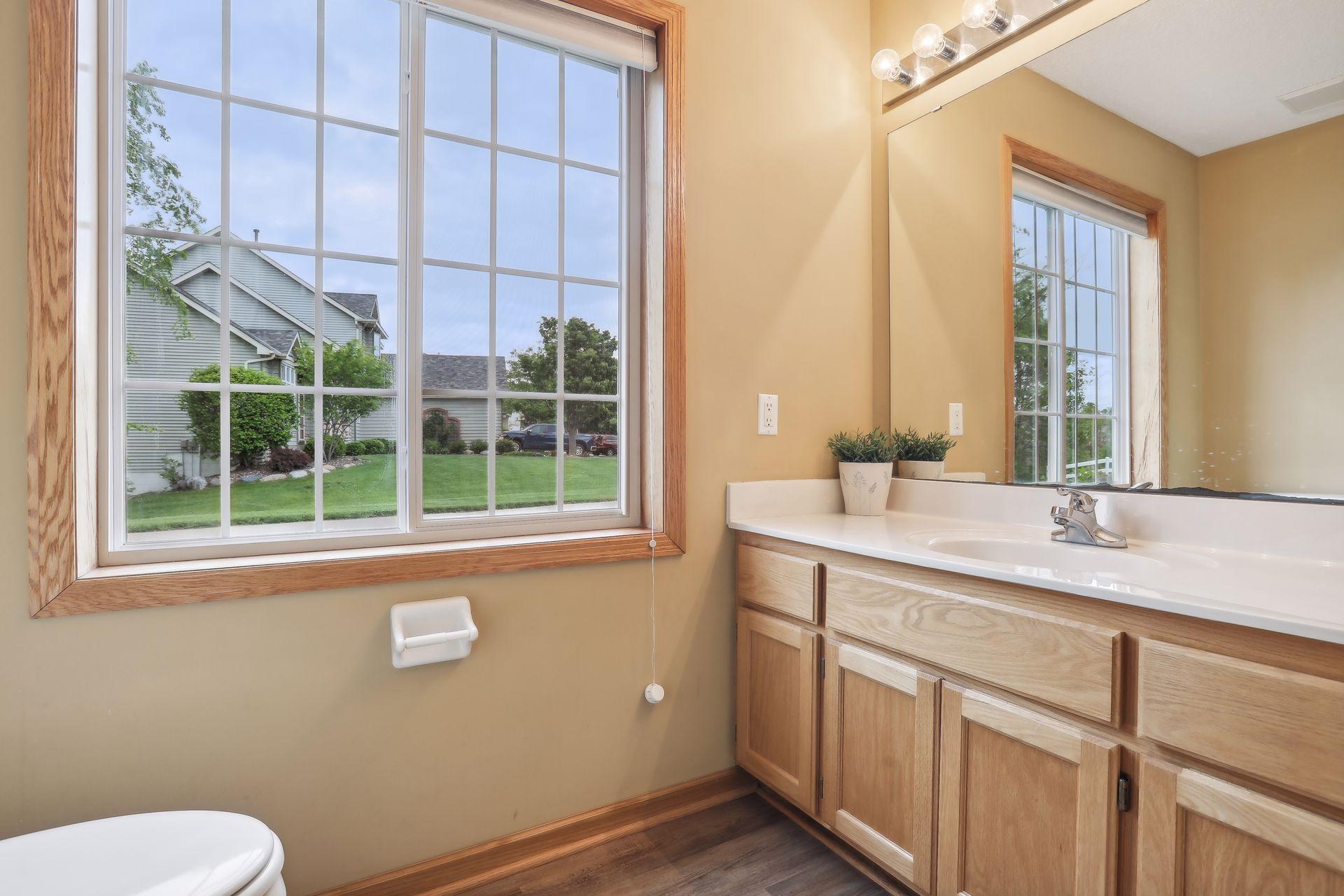 18470 Gladstone Boulevard N