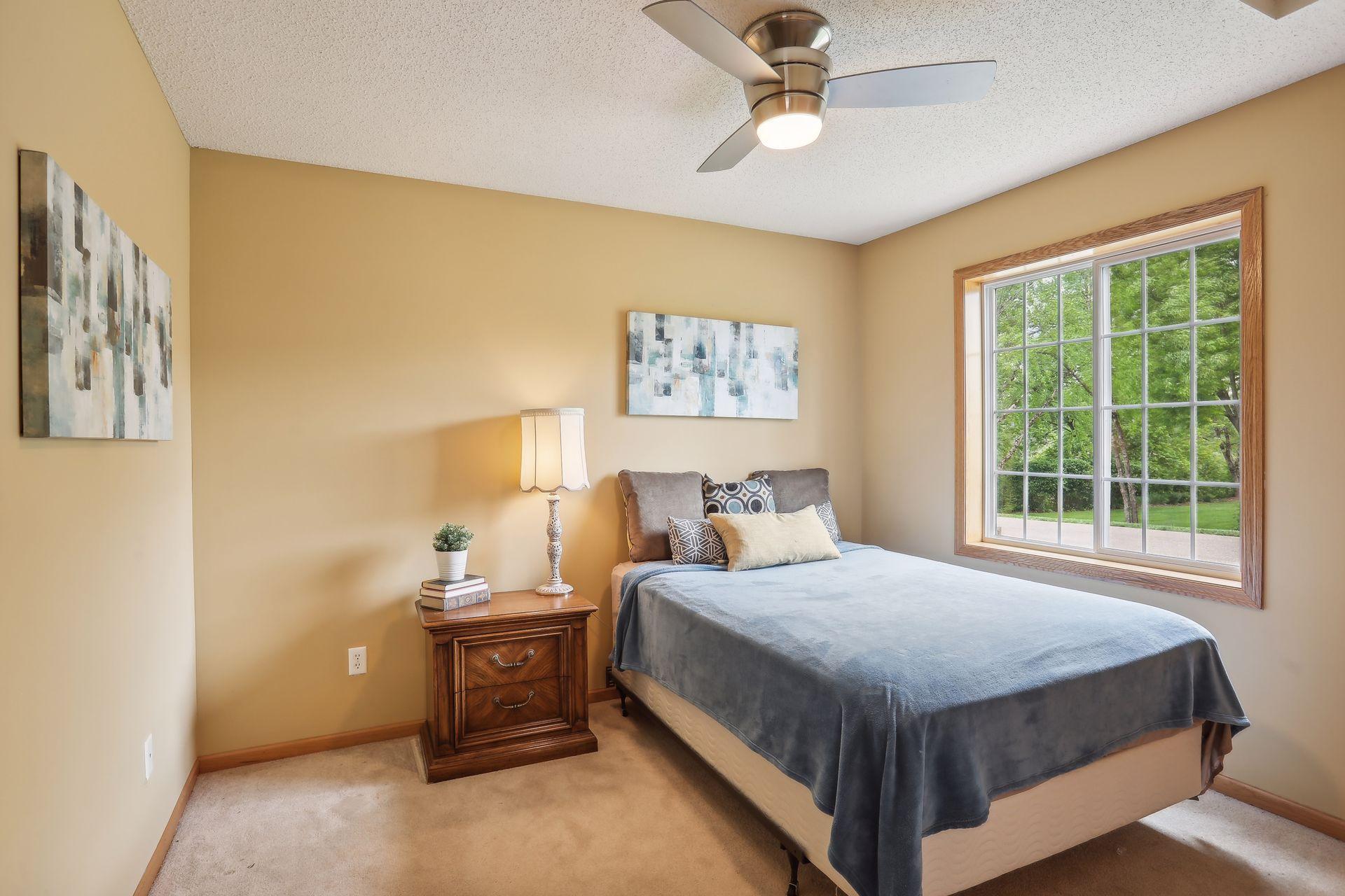 18470 Gladstone Boulevard N