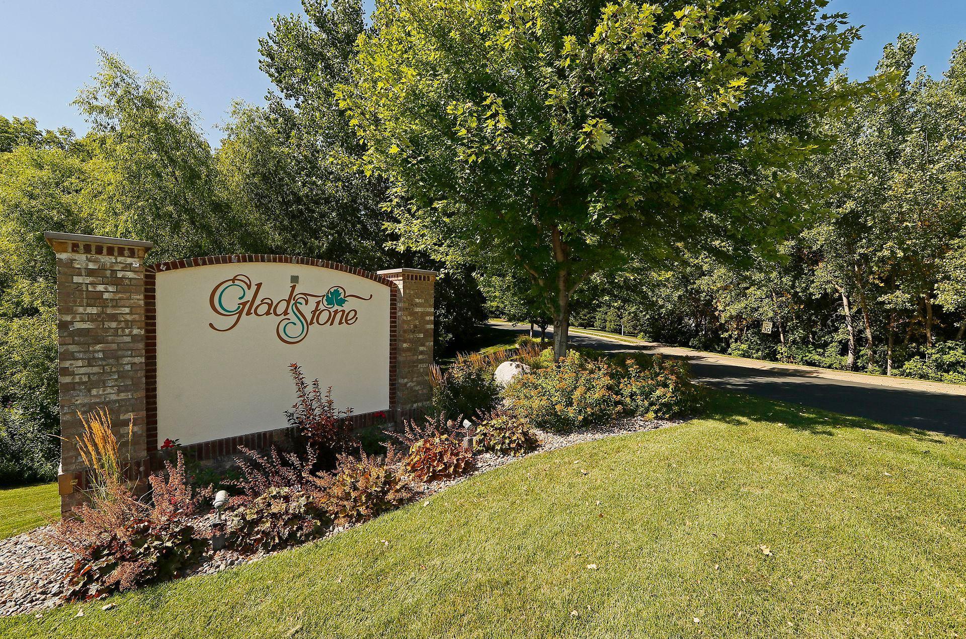 18470 Gladstone Boulevard N