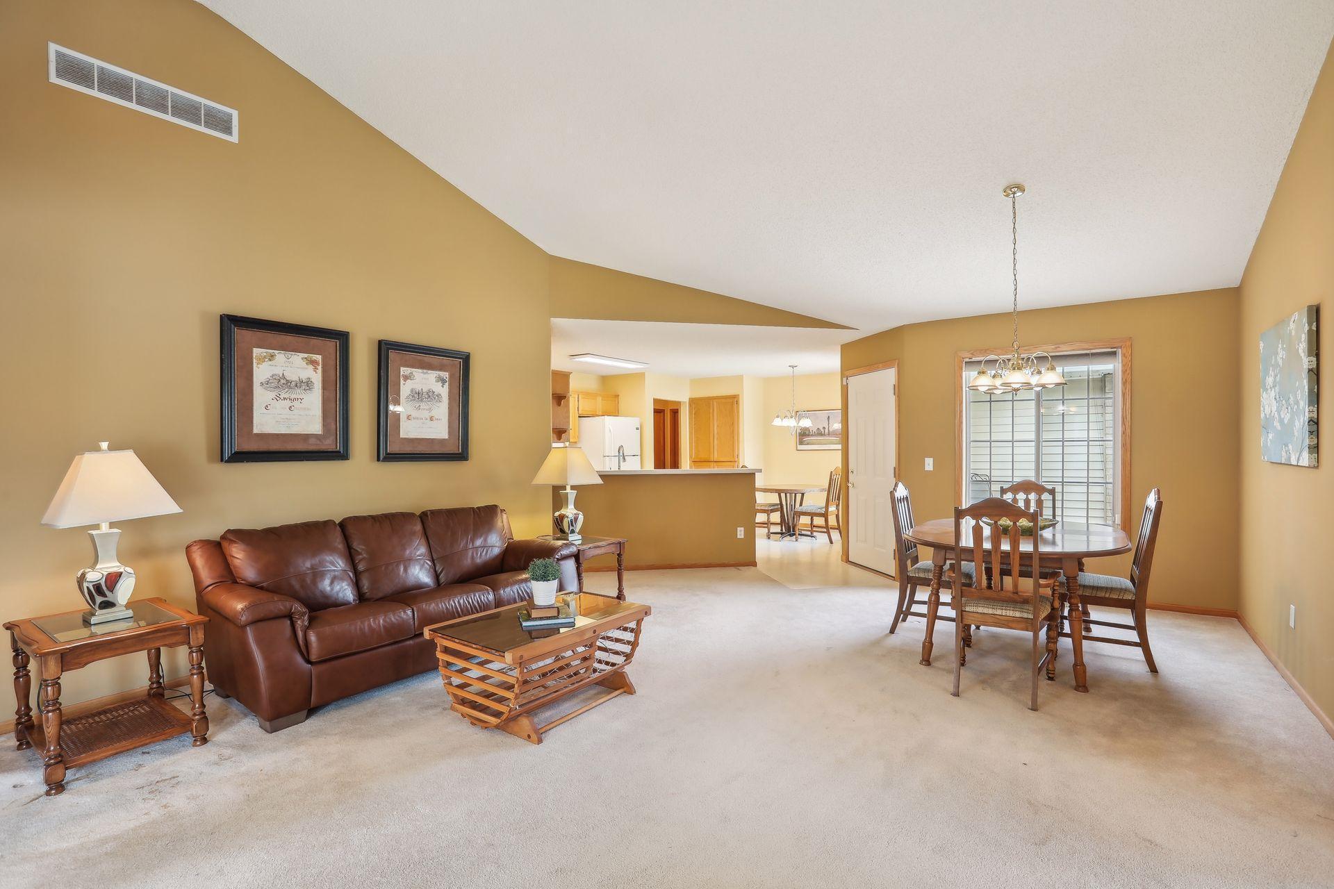 18470 Gladstone Boulevard N