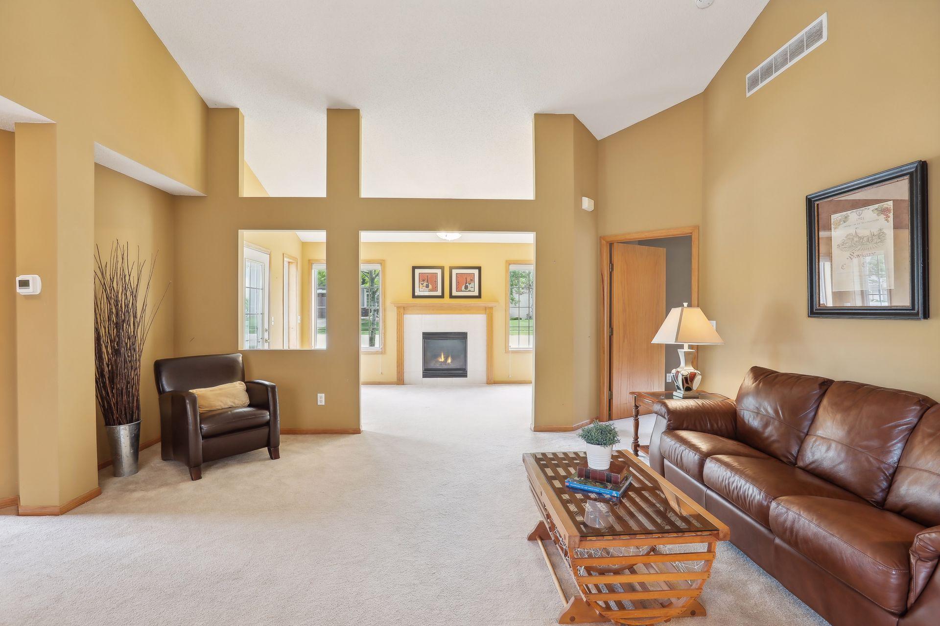 18470 Gladstone Boulevard N