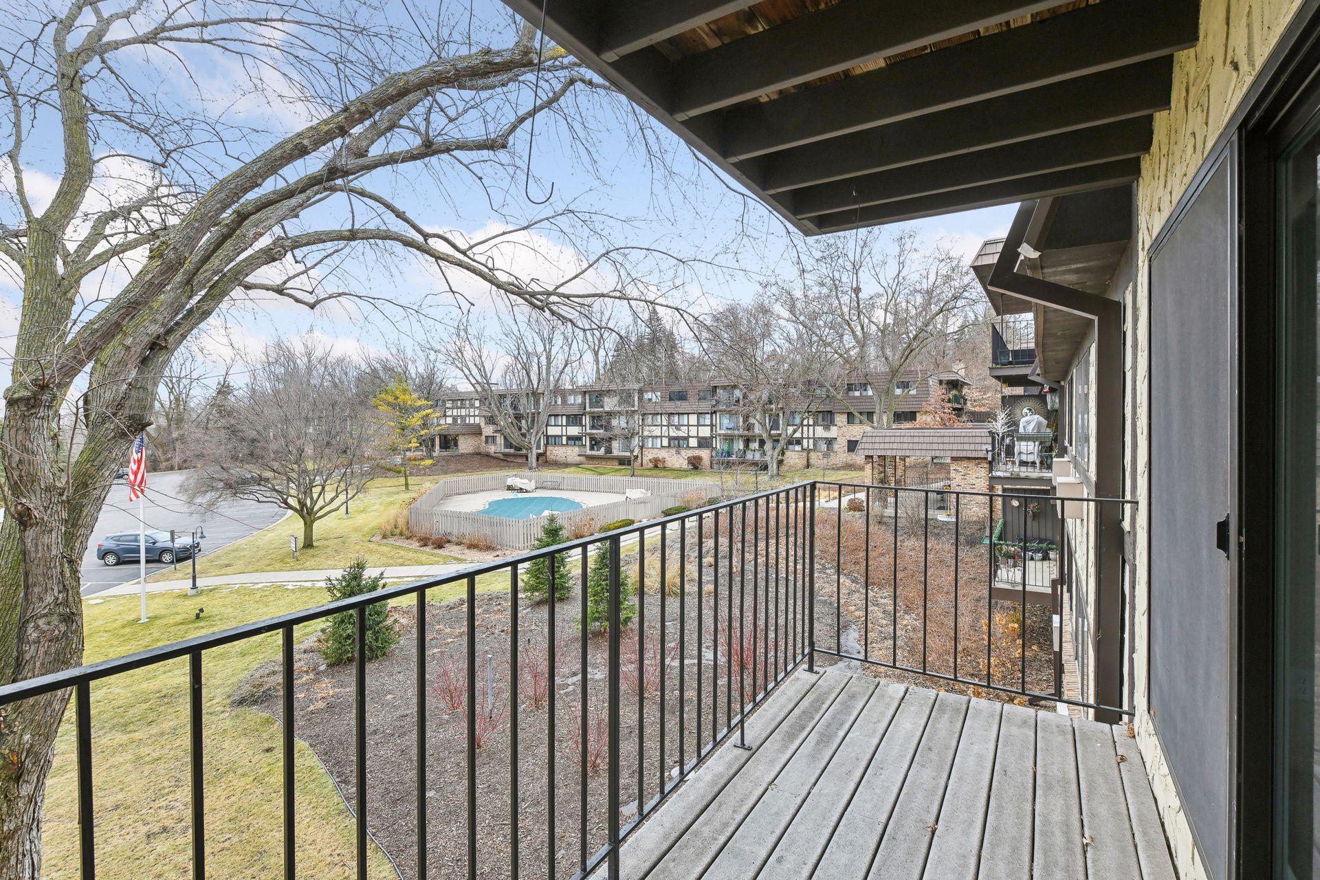 205 Barry Avenue S Unit: 220