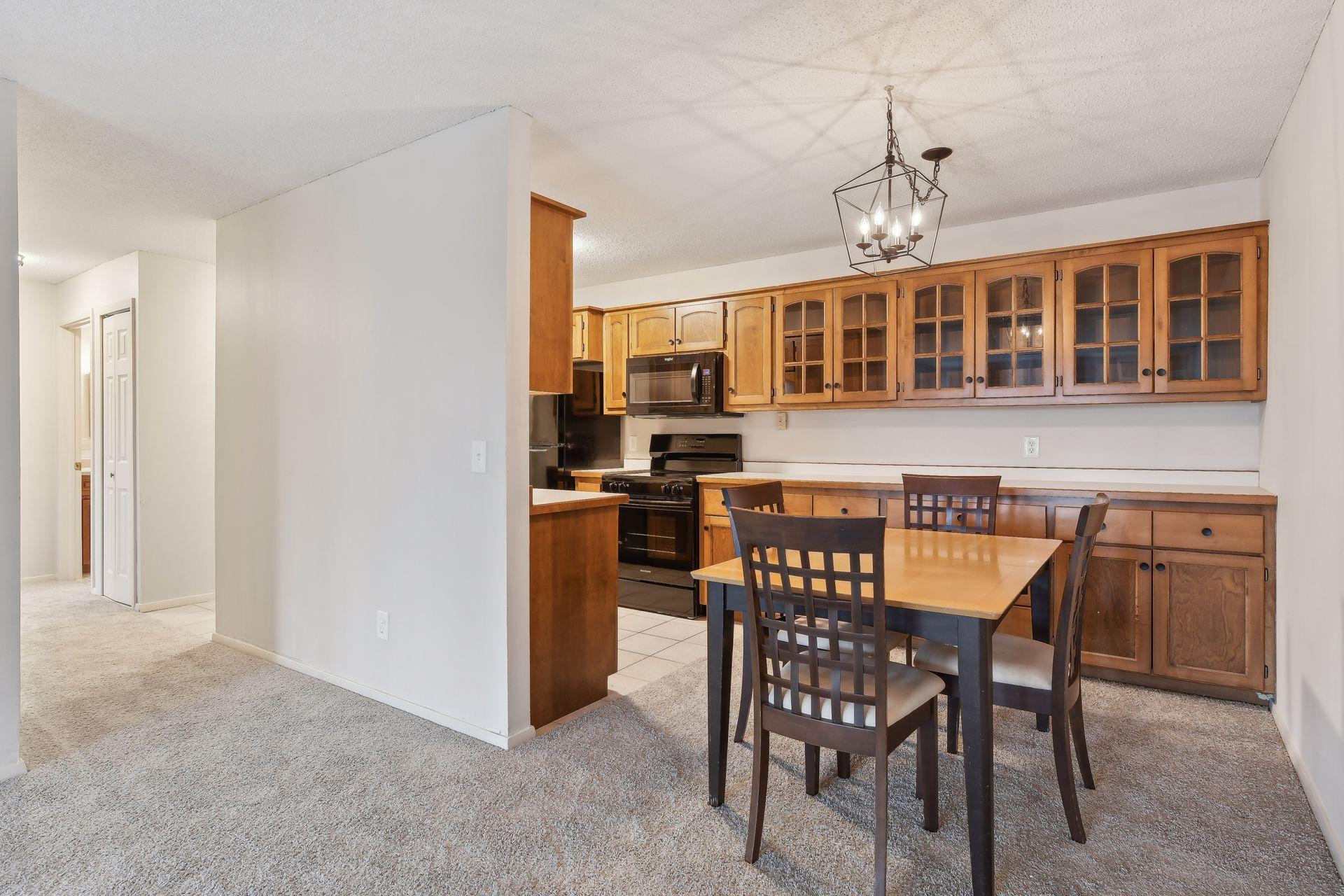 205 Barry Avenue S Unit: 220