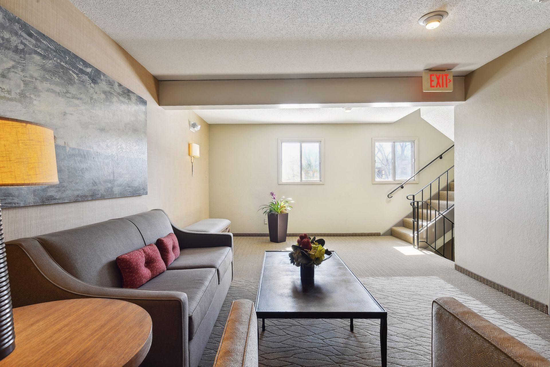 205 Barry Avenue S Unit: 220