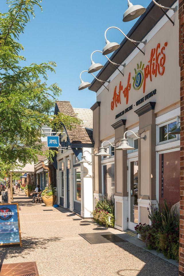 205 Barry Avenue S Unit: 220