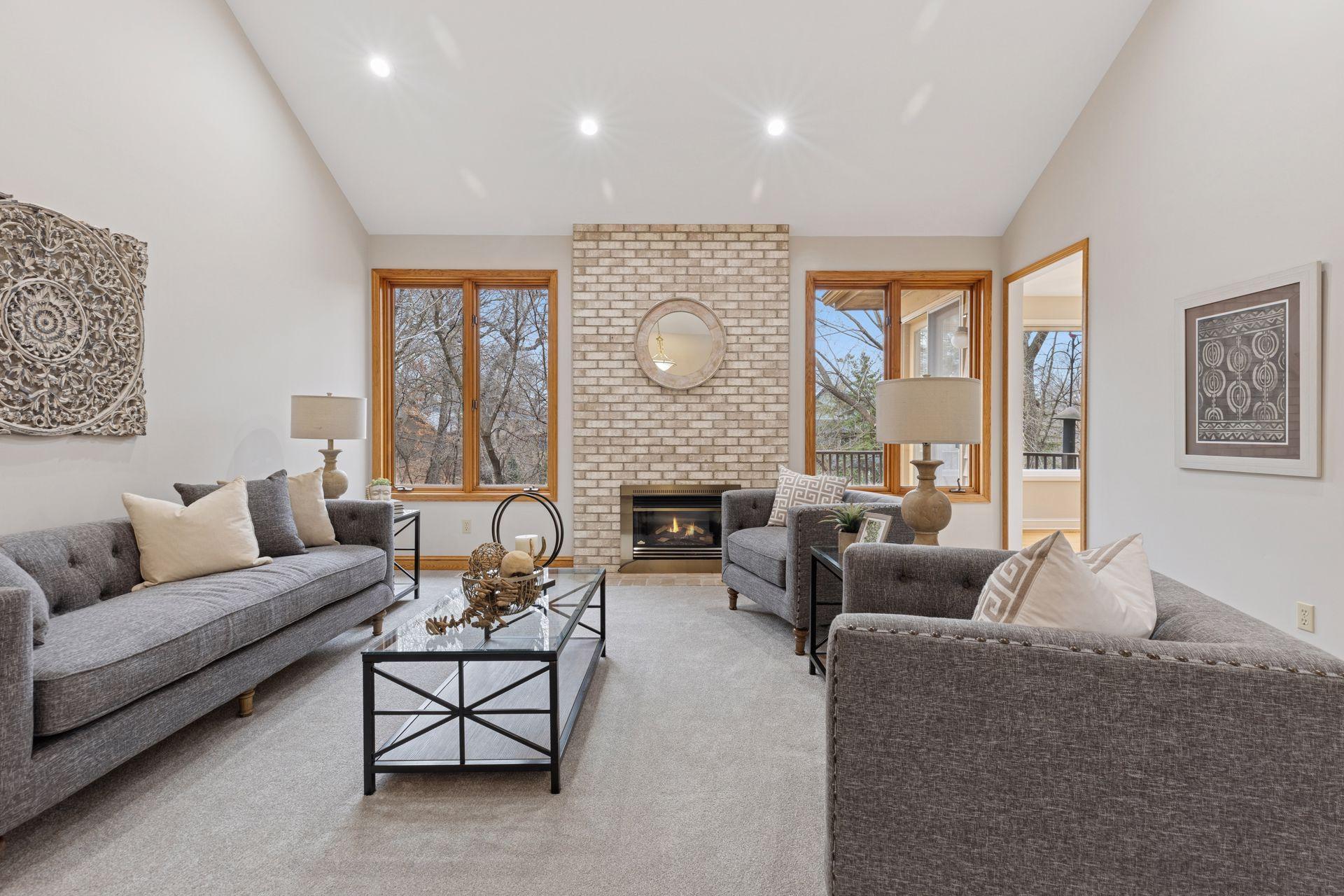 2571 Abbey Hill Drive