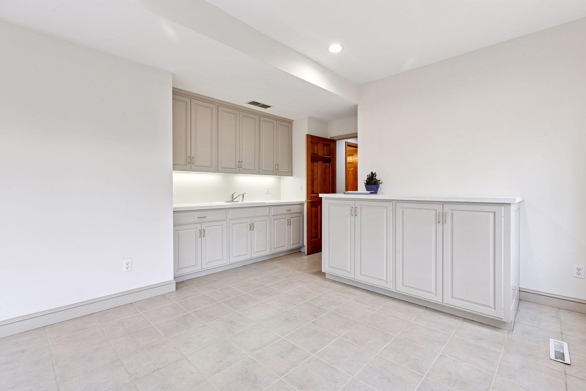 2571 Abbey Hill Drive