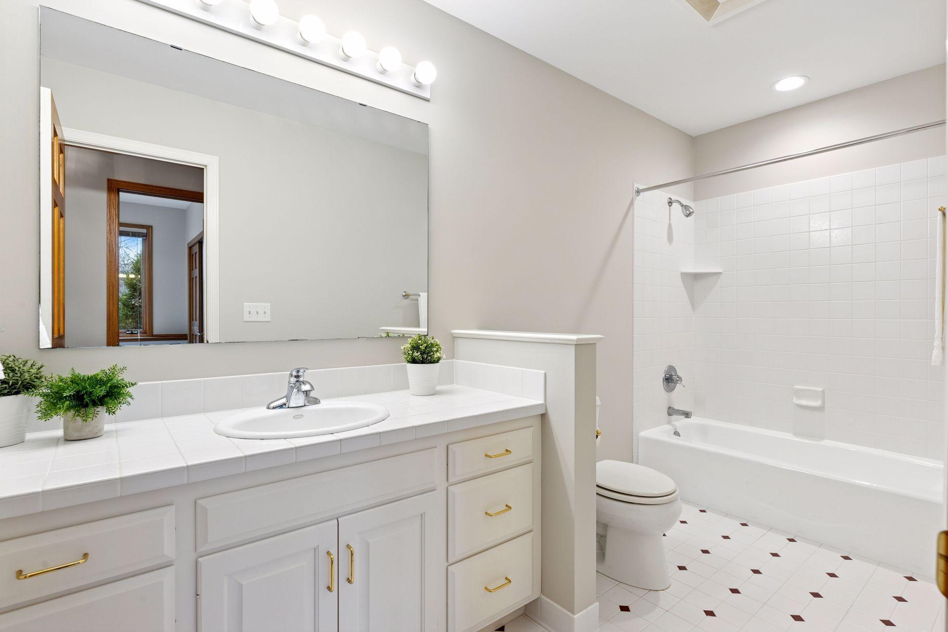 2571 Abbey Hill Drive