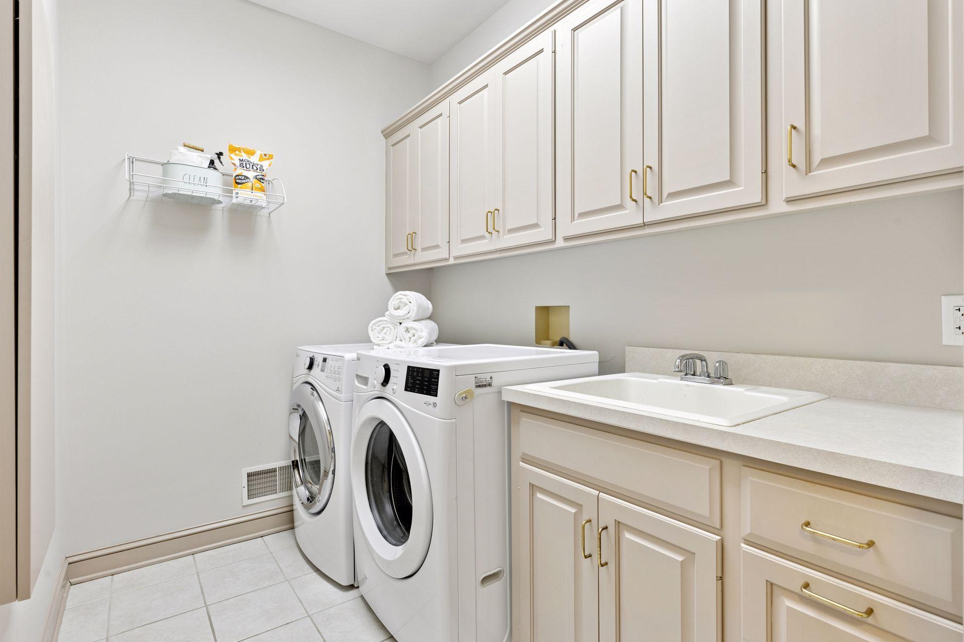 2571 Abbey Hill Drive