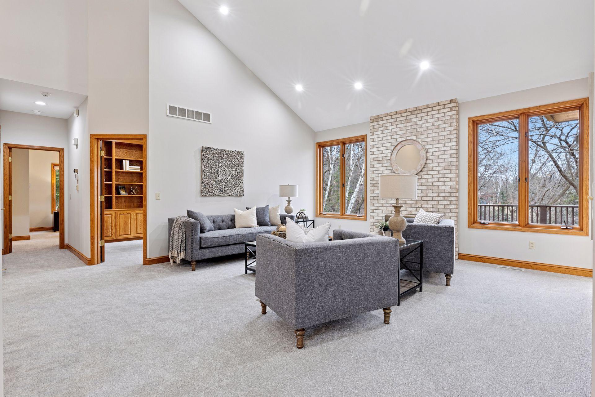 2571 Abbey Hill Drive