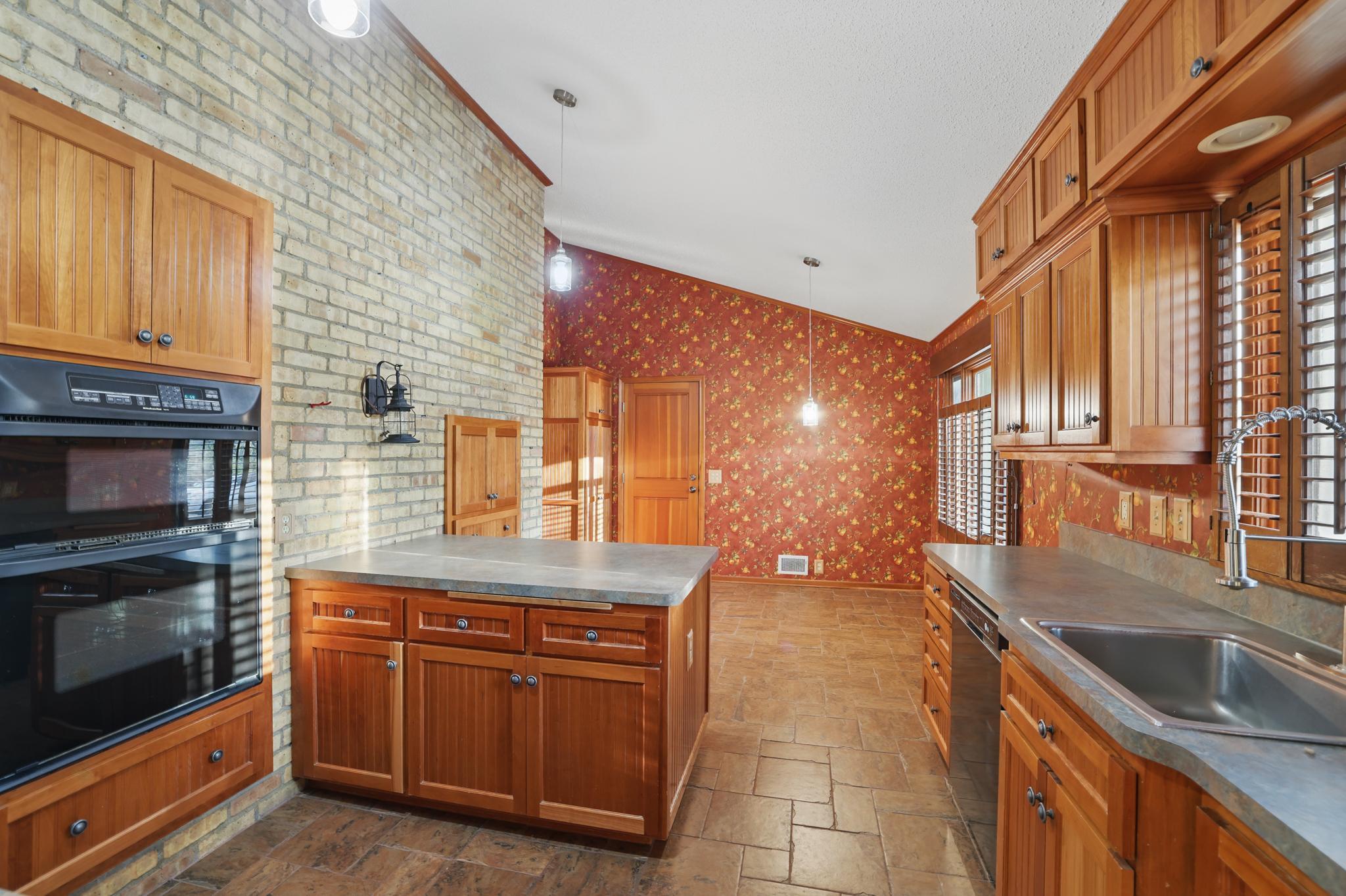 15673 Woodgate Road S