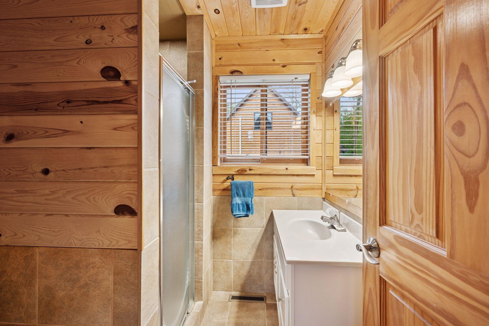 7194 Quentin Road NE