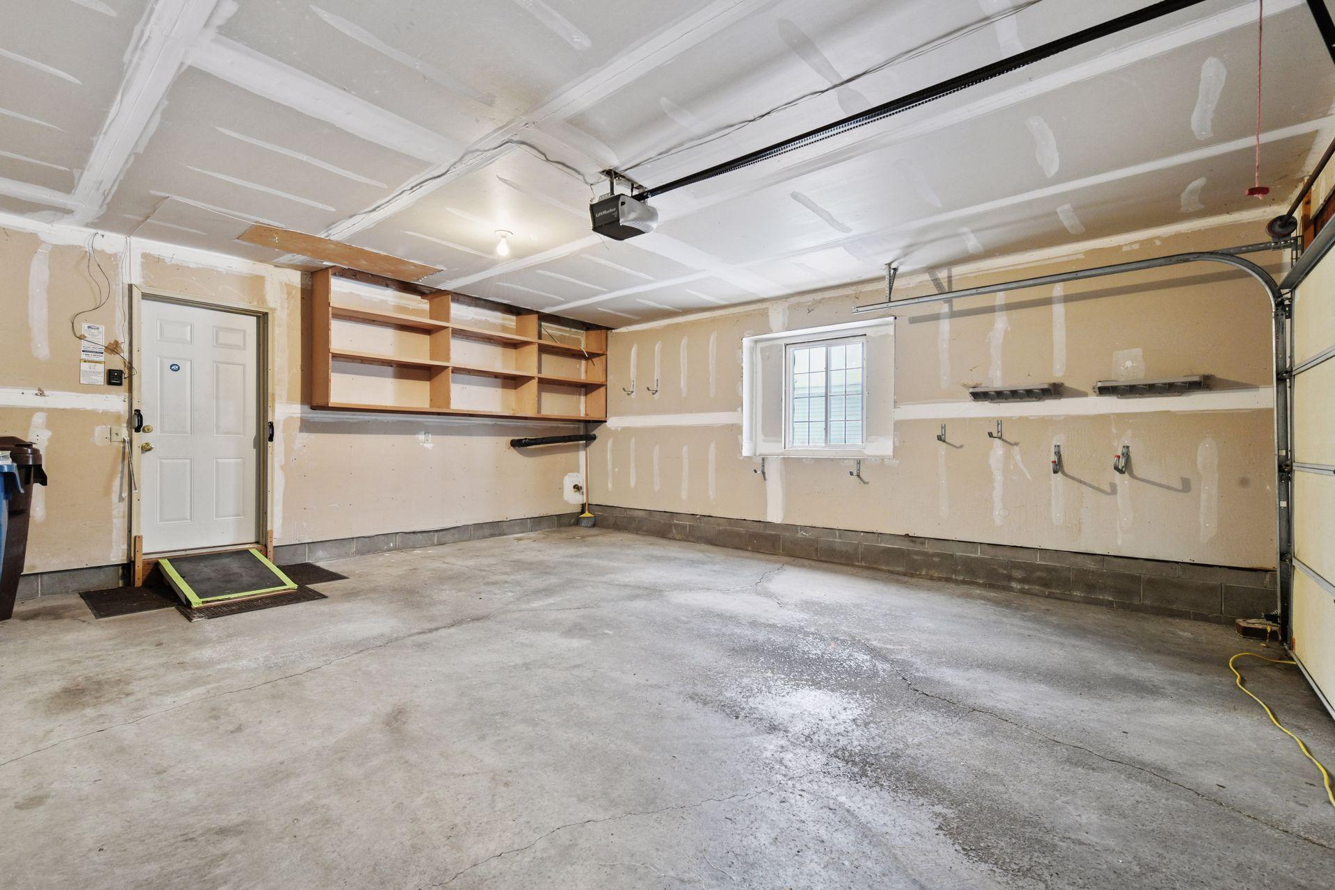 4125 Lawndale Lane N