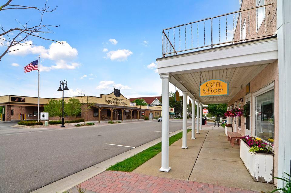 4125 Lawndale Lane N