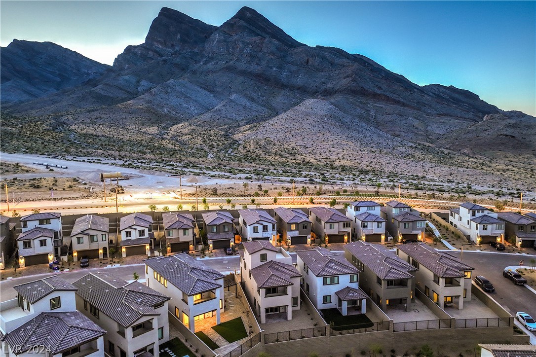 11691 Desert Hollow Avenue