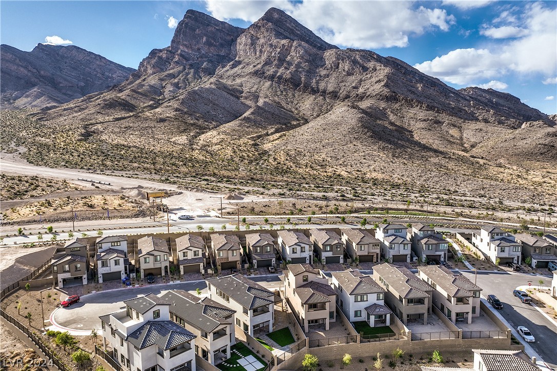 11691 Desert Hollow Avenue