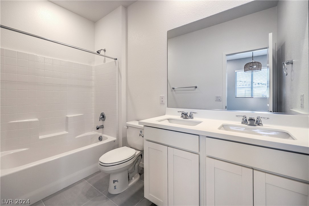 11691 Desert Hollow Avenue