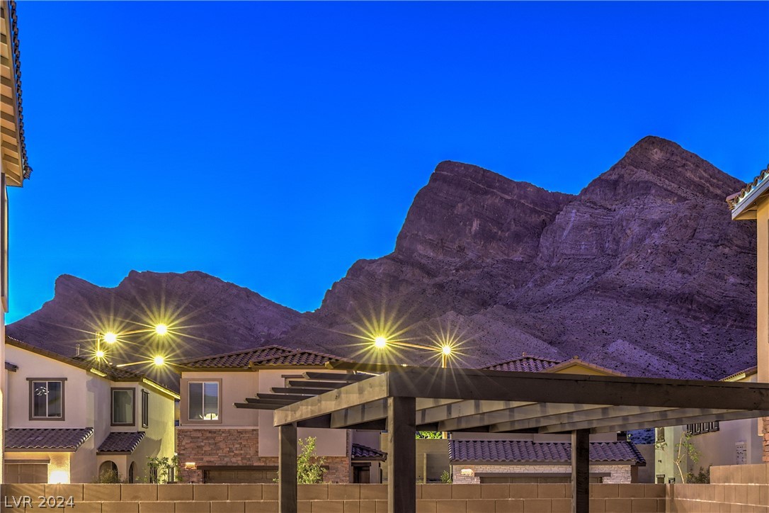 11691 Desert Hollow Avenue