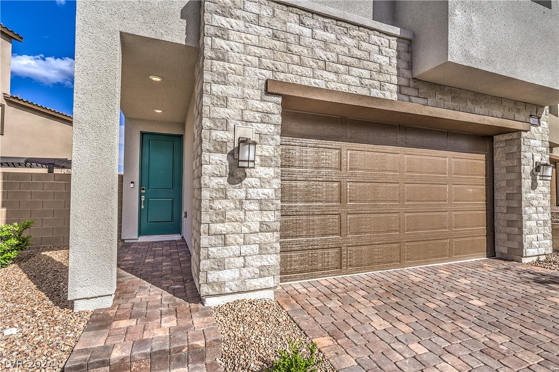 11691 Desert Hollow Avenue