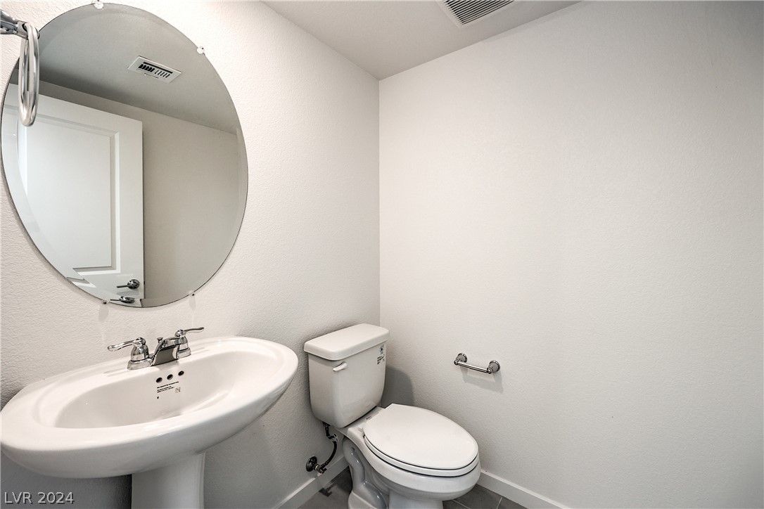 11691 Desert Hollow Avenue