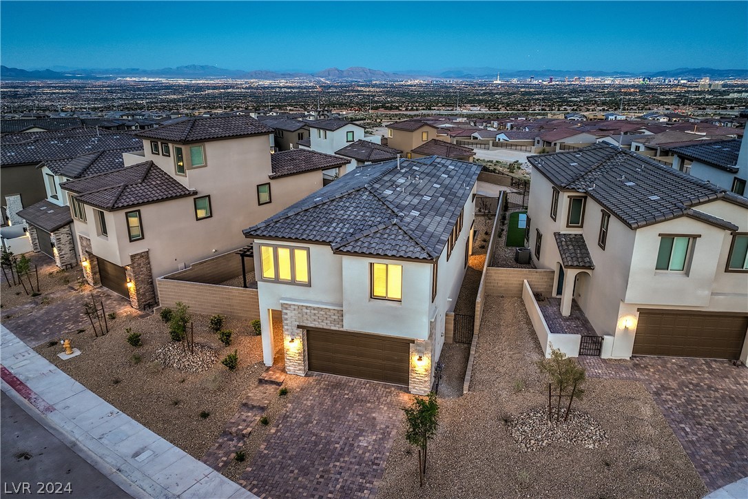 11691 Desert Hollow Avenue