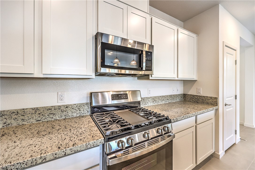 11691 Desert Hollow Avenue