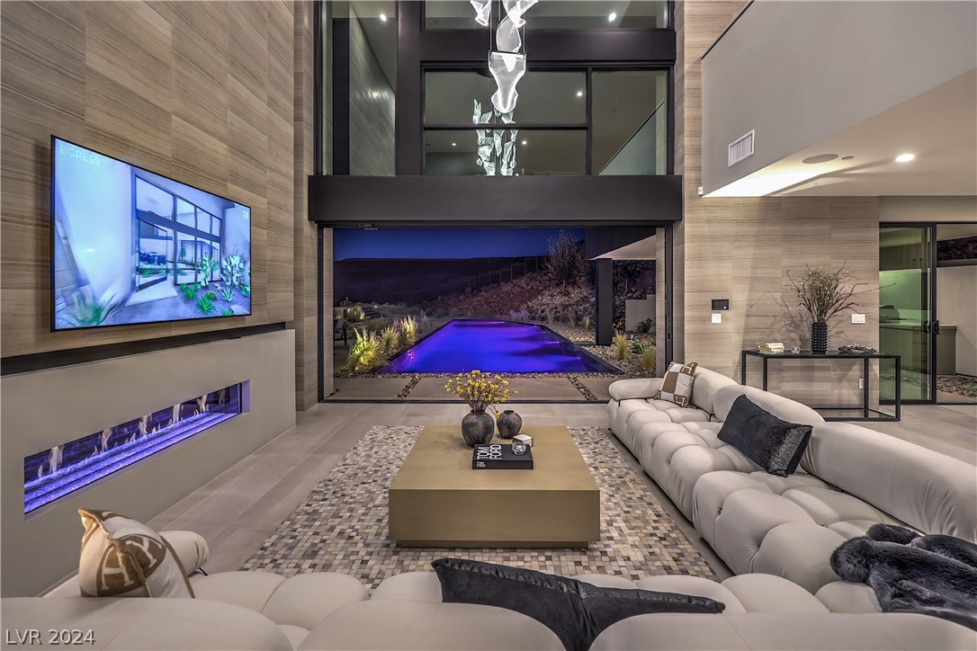 713 Dragon Peak Drive