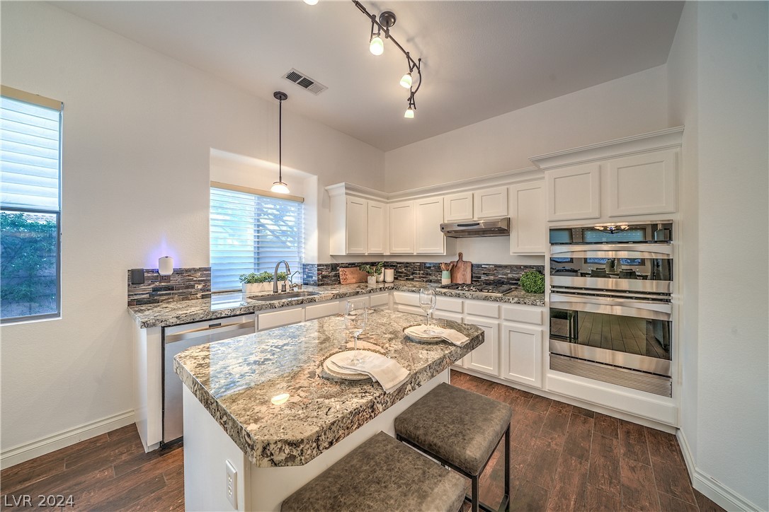 1213 Corona Valley Street