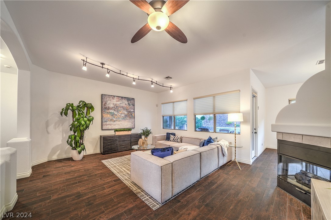 1213 Corona Valley Street