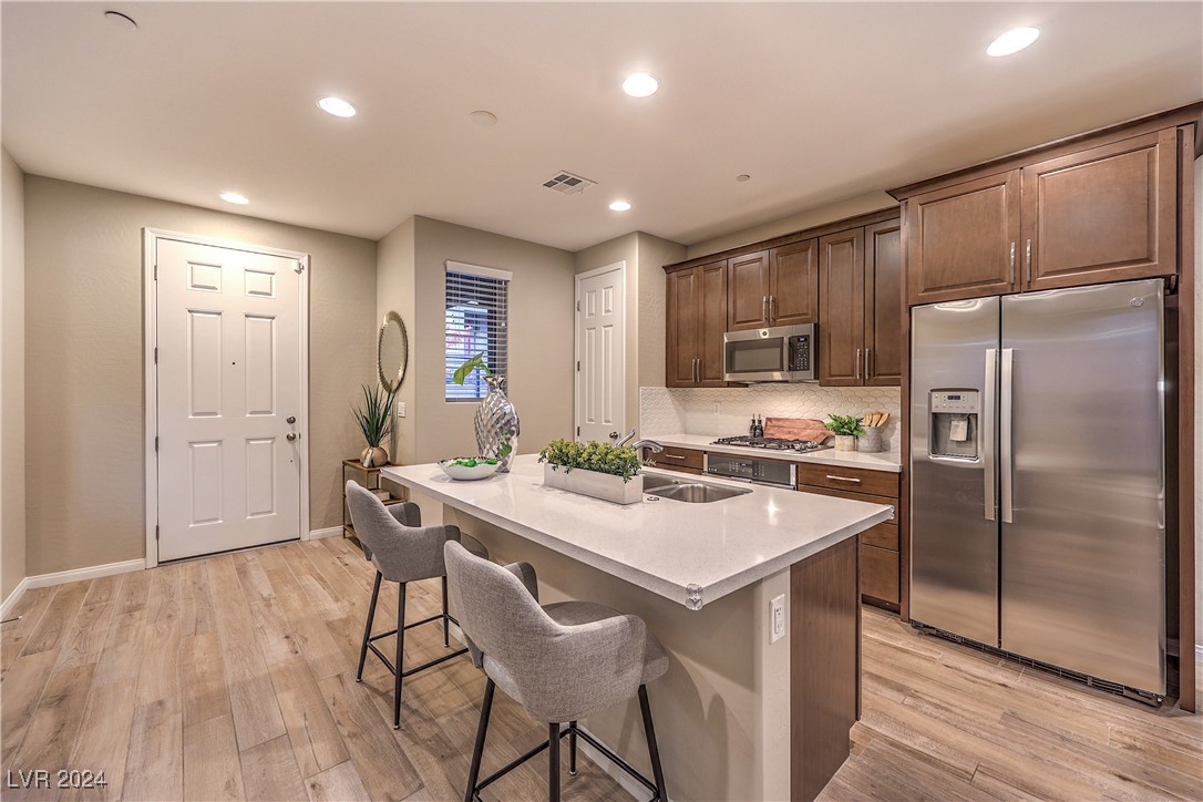 11712 Emerald Lake Avenue