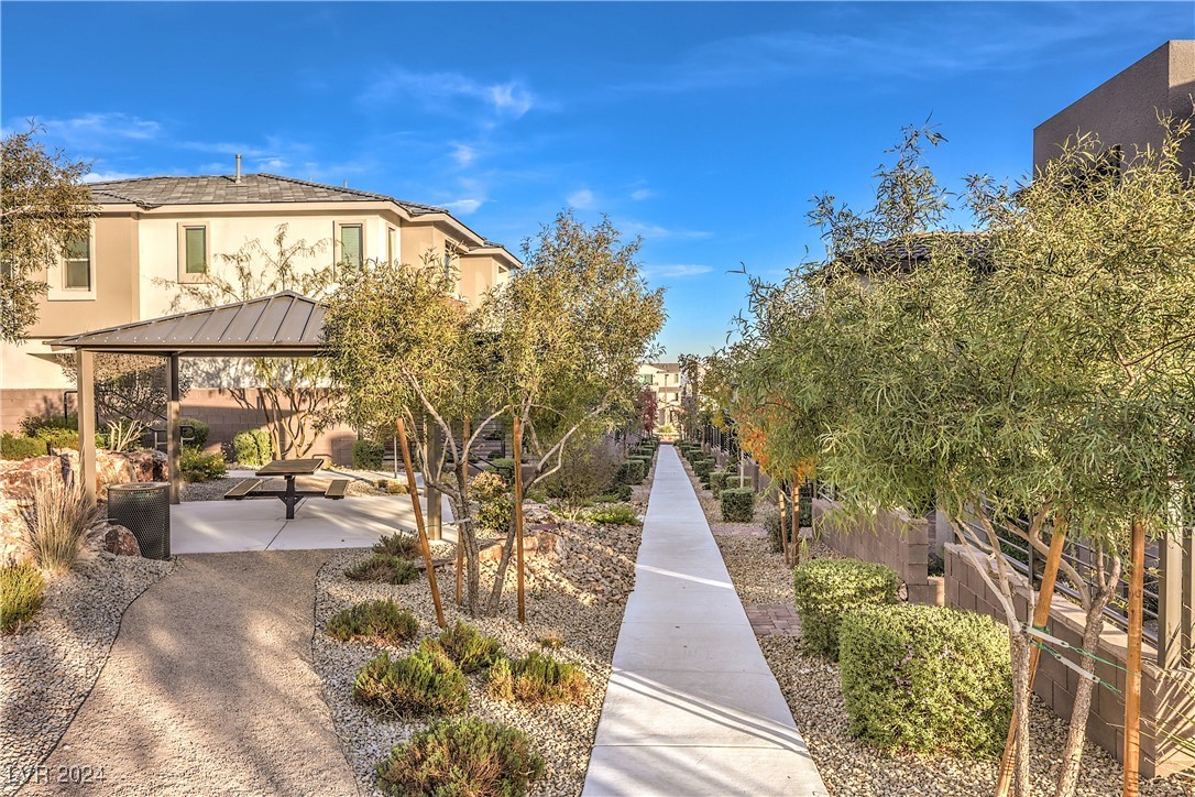 11712 Emerald Lake Avenue