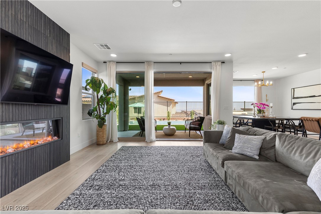 532 Crown Mesa Avenue