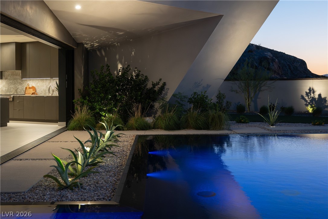 8 Chisel Crest Court