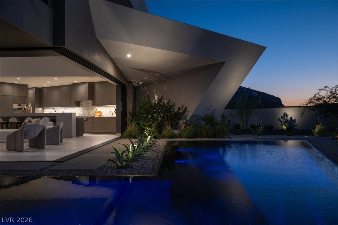 8 Chisel Crest Court