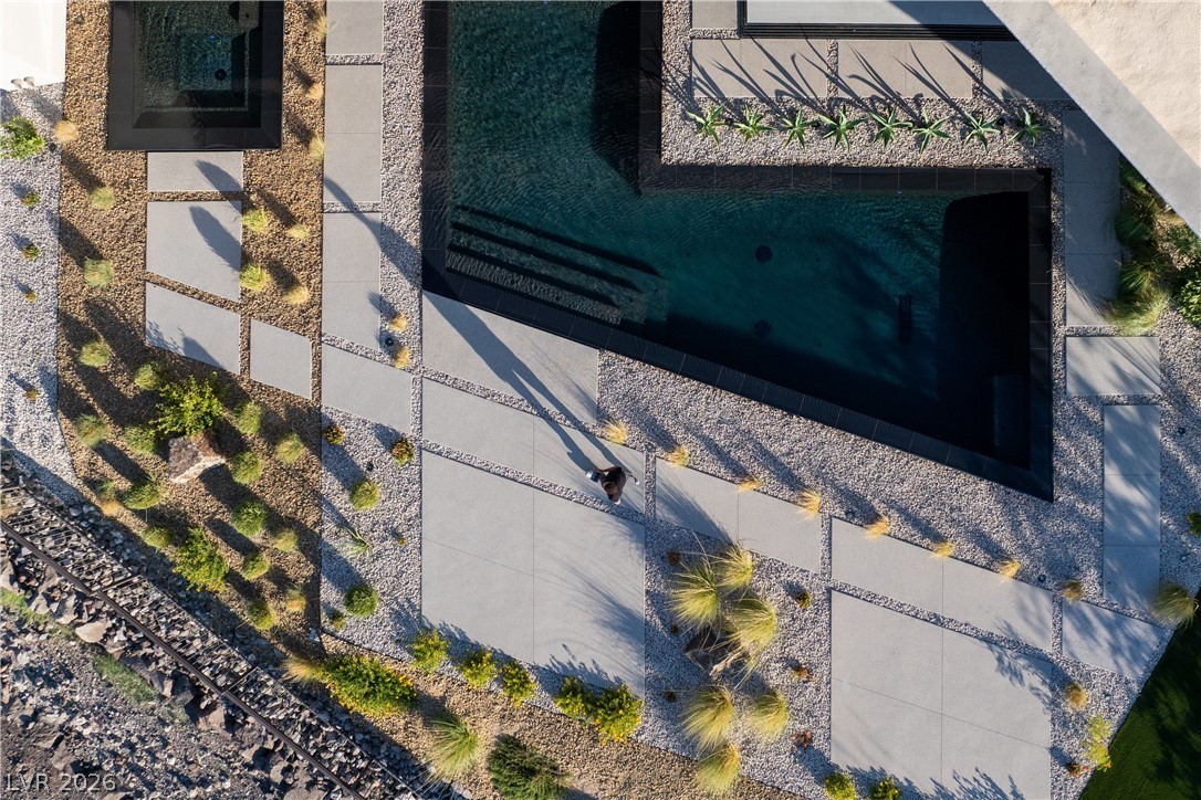 8 Chisel Crest Court