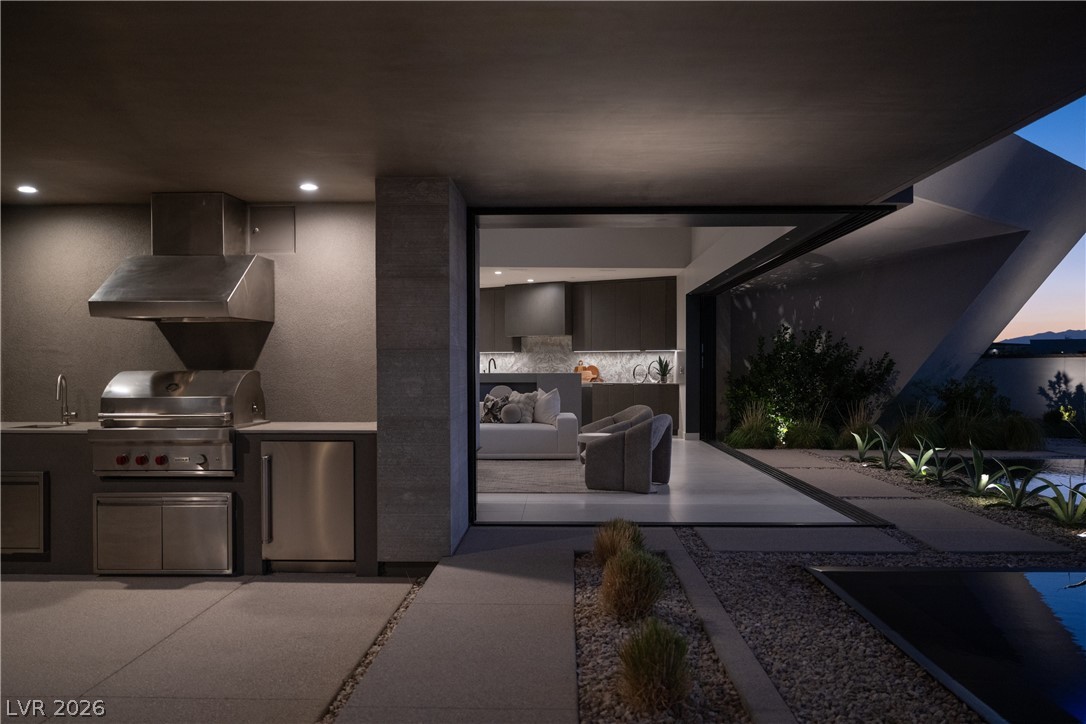 8 Chisel Crest Court