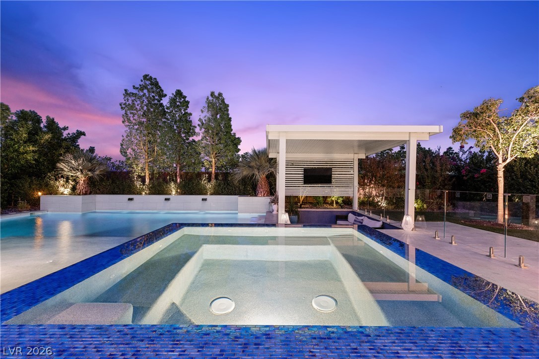 7460 Tucker William Street