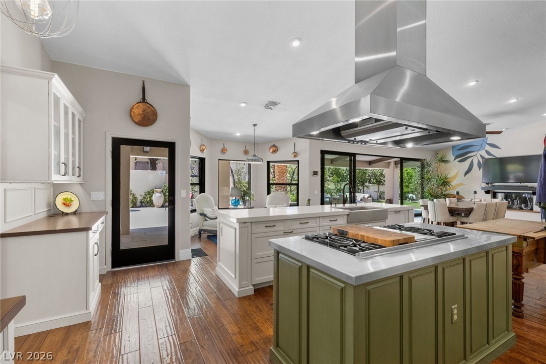 2222 Versailles Court
