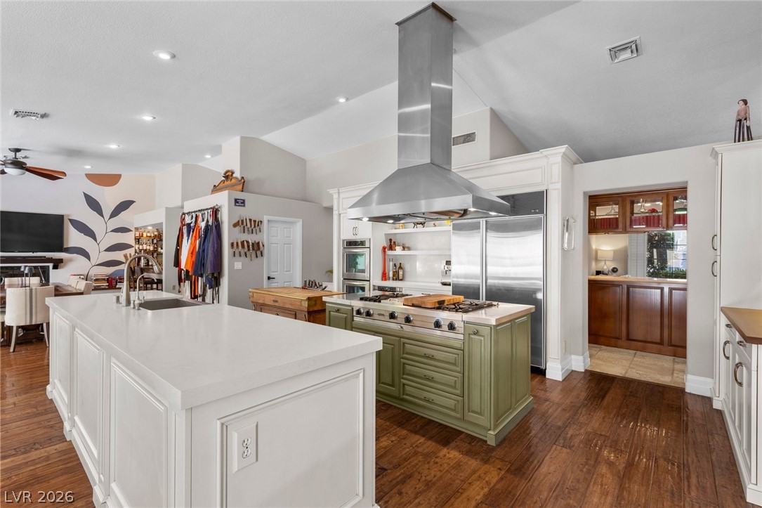 2222 Versailles Court